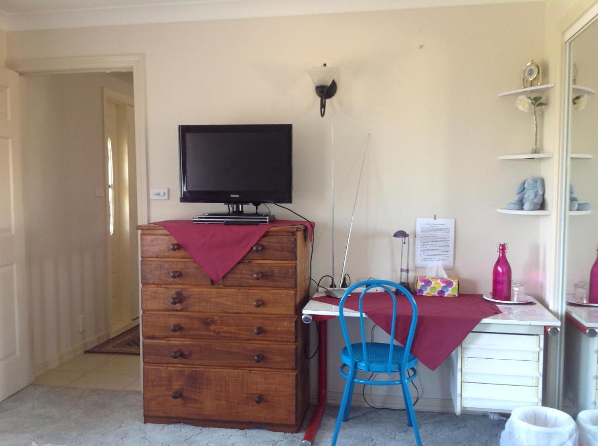 A Home Away From Home Canberra Eksteriør billede