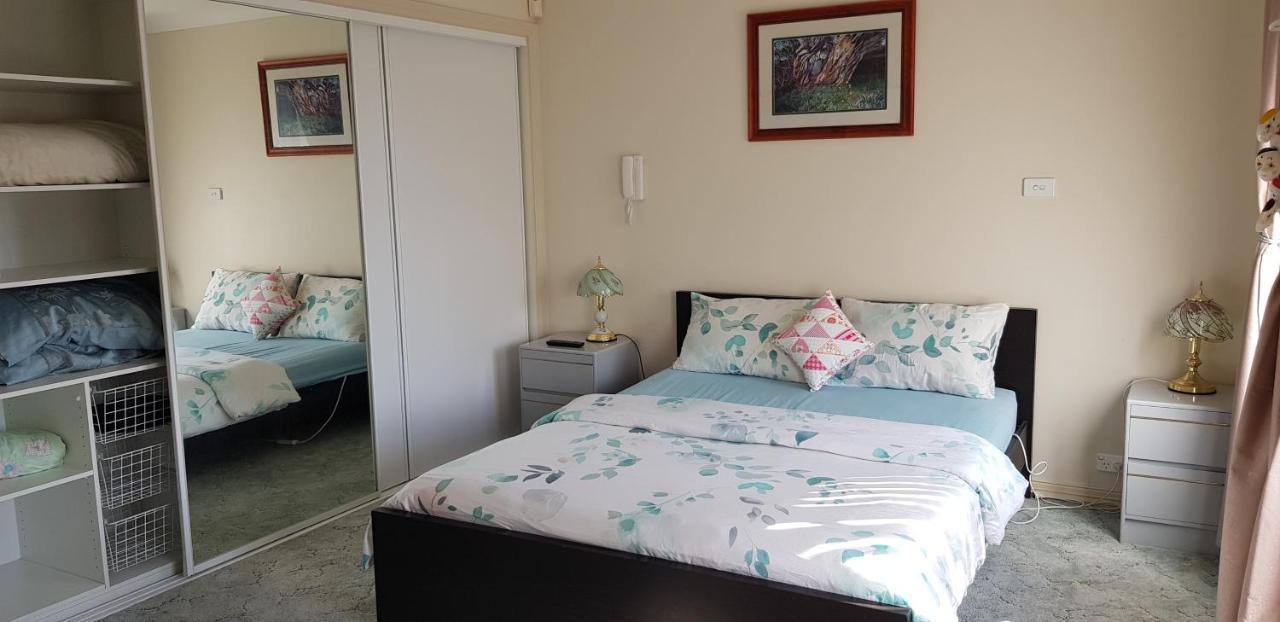 A Home Away From Home Canberra Eksteriør billede