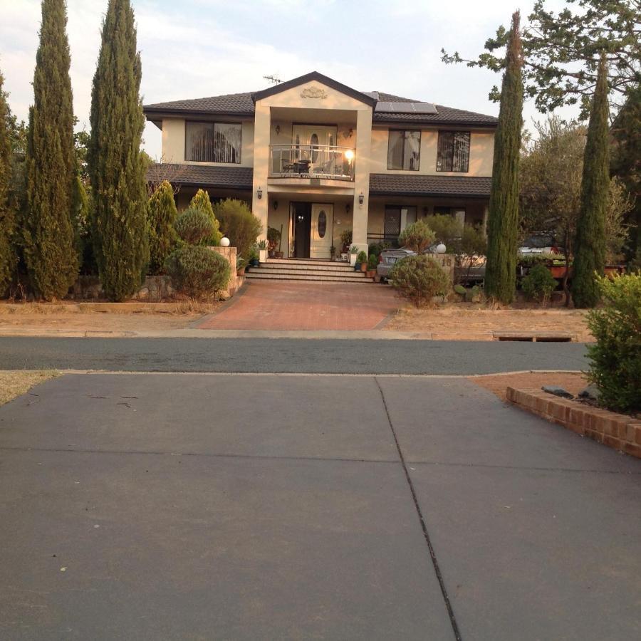 A Home Away From Home Canberra Eksteriør billede